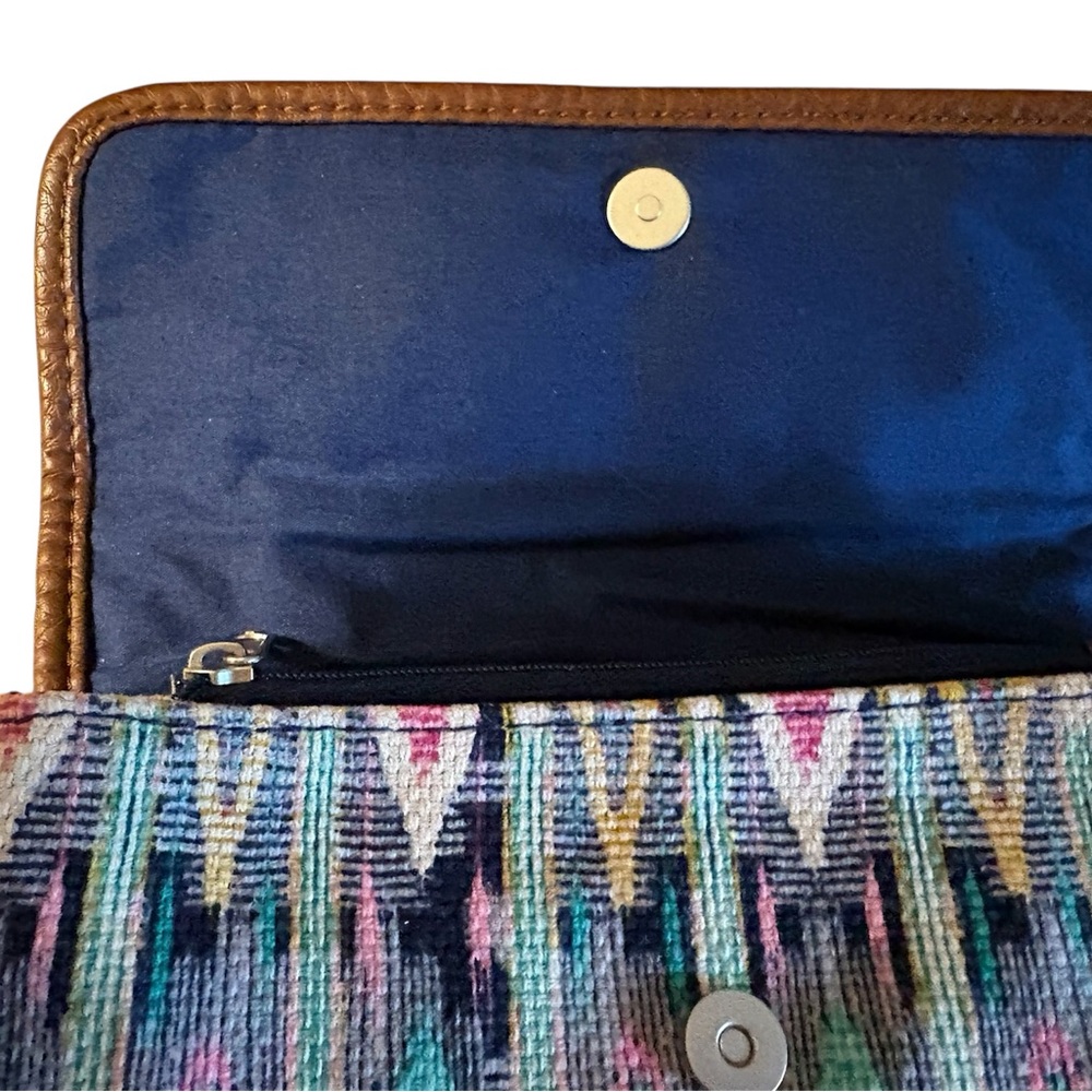 Vintage brand new never used: Aeropostale Colorful Patterned Wristlet - Picture 7 of 7